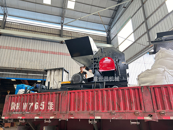 1000型金屬破碎機發(fā)往浙江